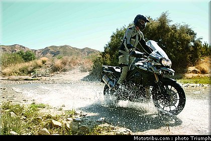 triumph_1200_explorer_2012_003.jpg