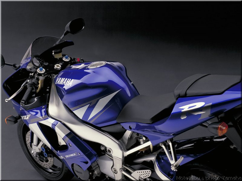 yamaha-r1-2001_01