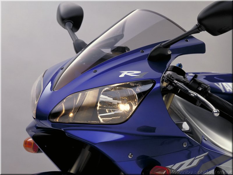 yamaha-r1-2001_04