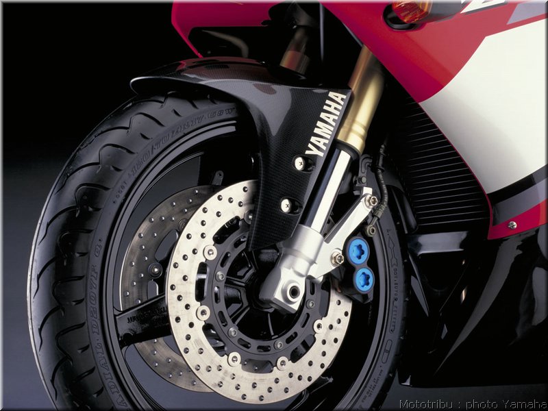yamaha-r1-2001_07