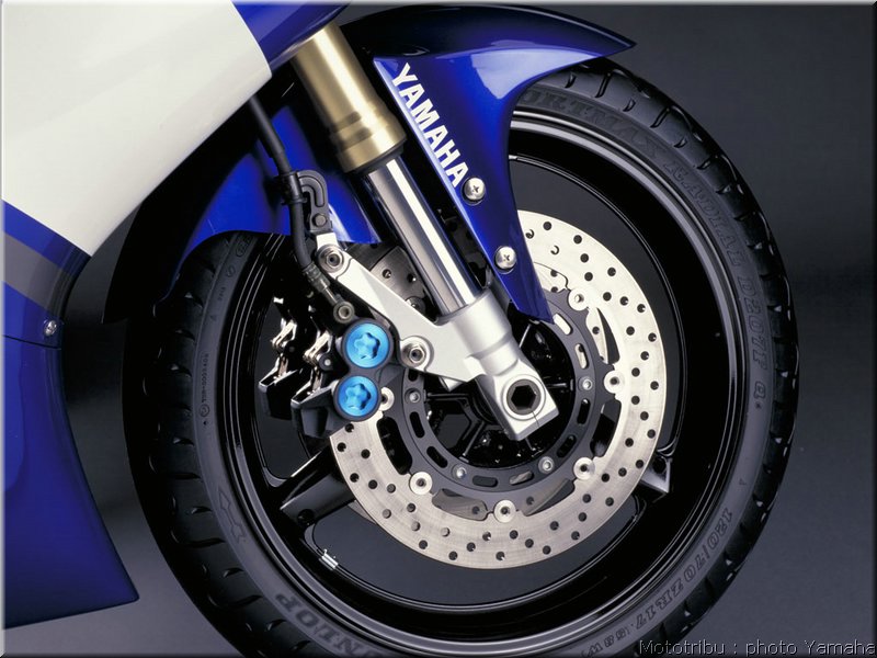 yamaha-r1-2001_08