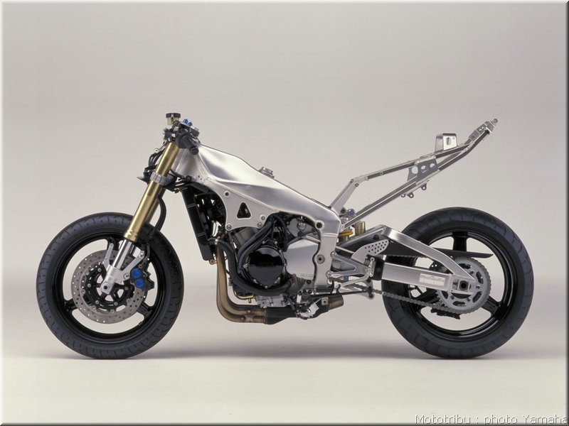 yamaha-r1-2001_16