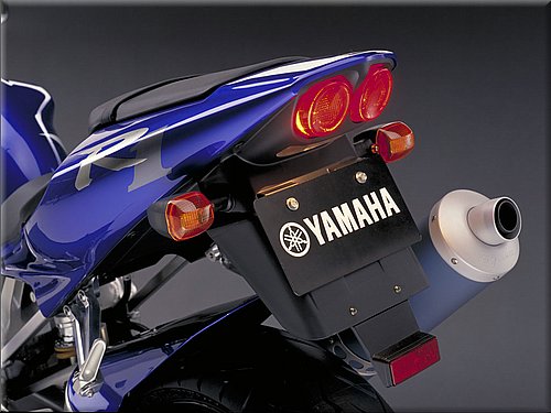 yamaha-r1-2001_02.jpg