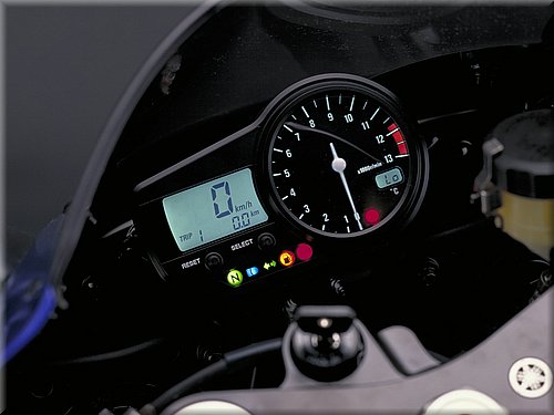 yamaha-r1-2001_09.jpg