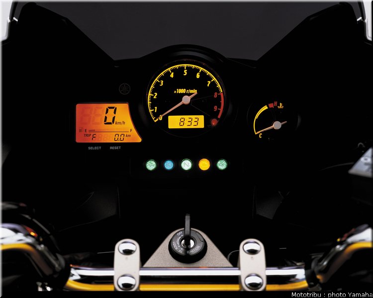 yamaha_900tdm_2002_014