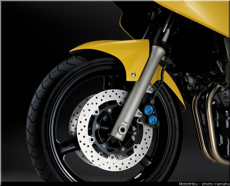 yamaha_900tdm_2002_016