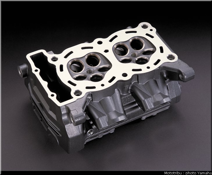 yamaha_900tdm_2002_019