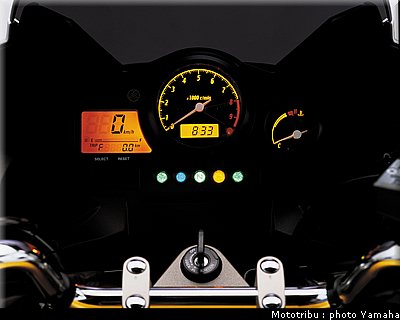 yamaha_900tdm_2002_014.jpg