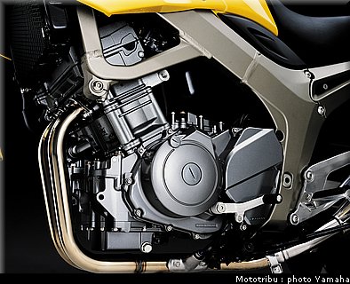 yamaha_900tdm_2002_015.jpg