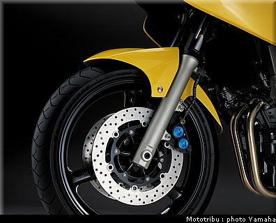 yamaha_900tdm_2002_016.jpg