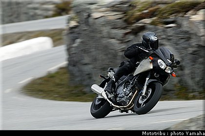 yamaha_900tdm_2005_001.jpg