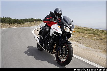 yamaha_900tdm_2007_003.jpg