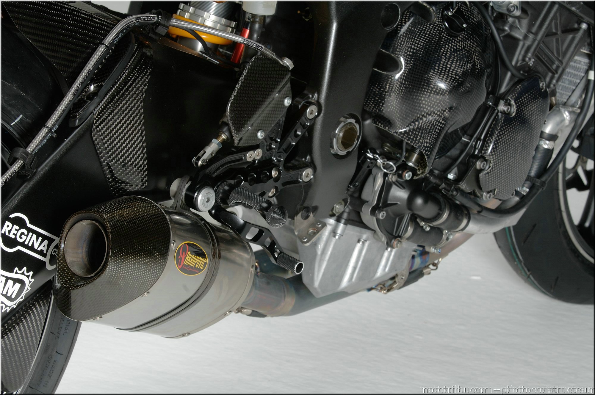 r1-r6-sbk-2007-033
