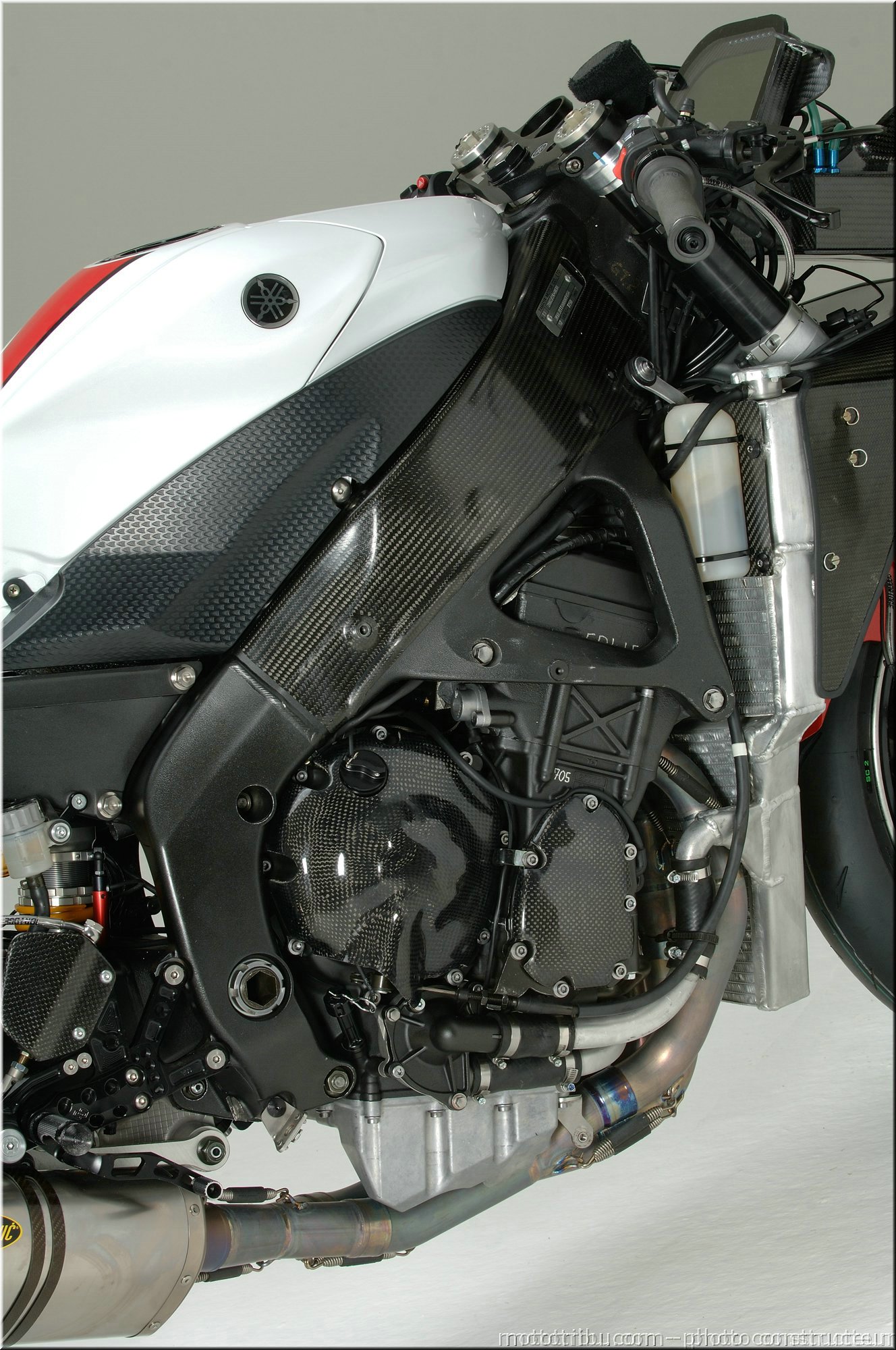 r1-r6-sbk-2007-037