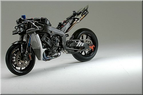 r1-r6-sbk-2007-018.jpg