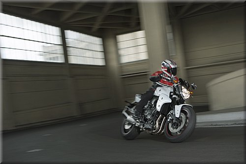 yamaha-fz1-2008-002.jpg