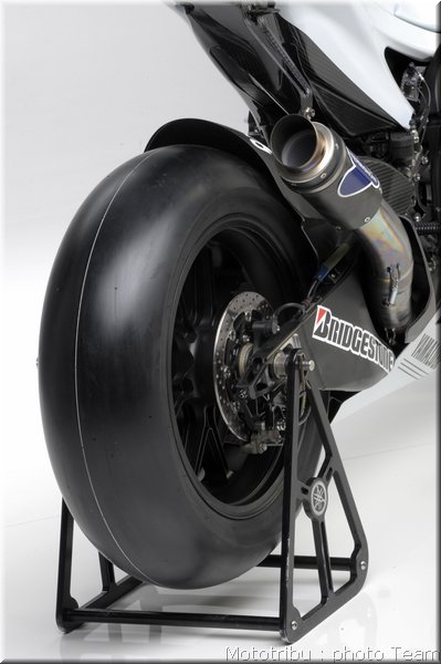yamaha-m1-2008-011
