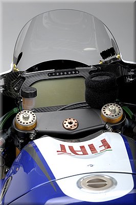 yamaha-m1-2008-008.jpg
