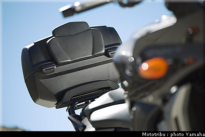 yamaha_fz1_fazer_2009_024.jpg