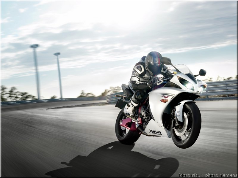 yamaha-r1-2009-001