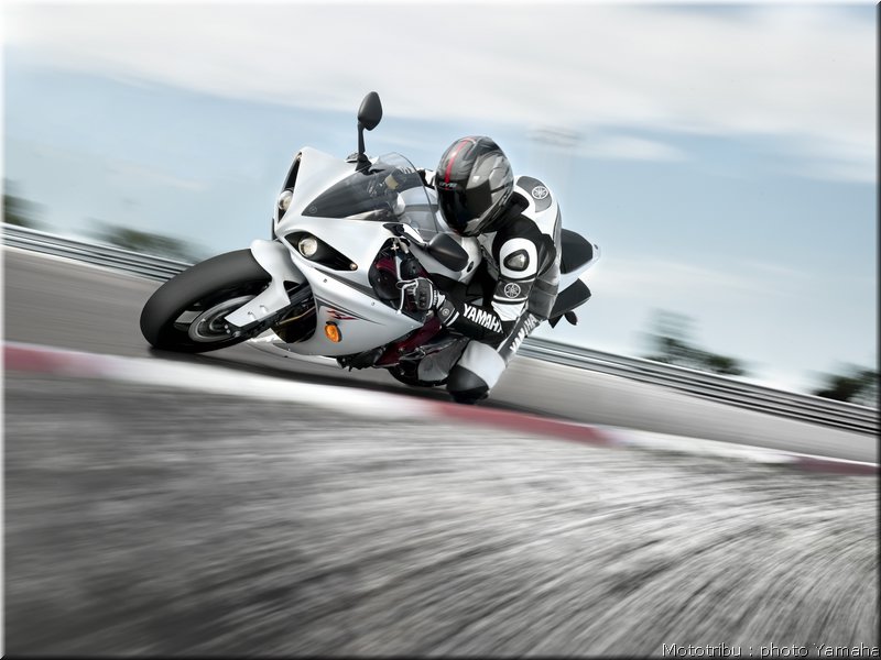 yamaha-r1-2009-003