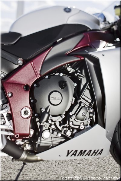yamaha-r1-2009-065