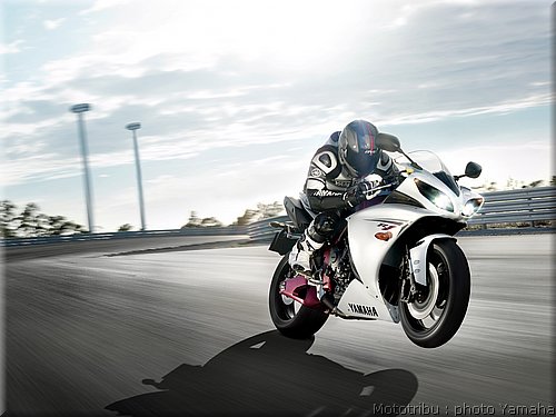 yamaha-r1-2009-001.jpg