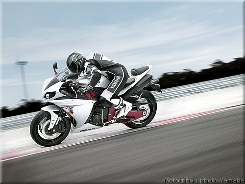 yamaha-r1-2009-004.jpg