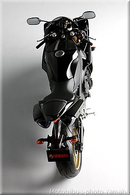 yamaha-r1-2009-033.jpg