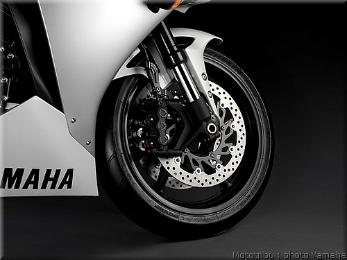 yamaha-r1-2009-051.jpg