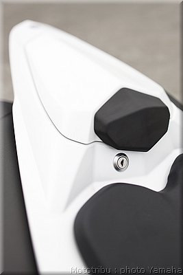 yamaha-r1-2009-067.jpg