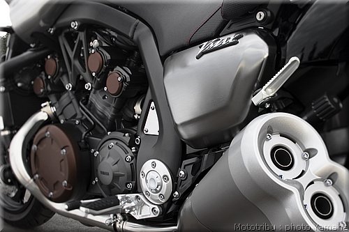 0044-yamaha-vmax2009-044.jpg