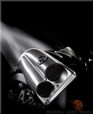 0090-yamaha-vmax2009-090.jpg