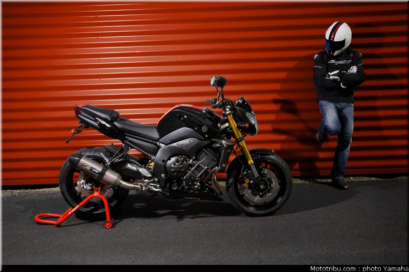 yamaha_fz8_red_line_2011_06