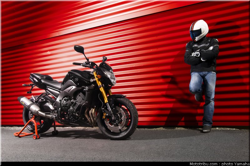 yamaha_fz8_red_line_2011_07