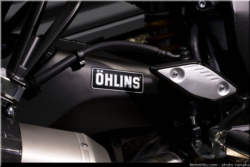 yamaha_fz8_red_line_2011_10