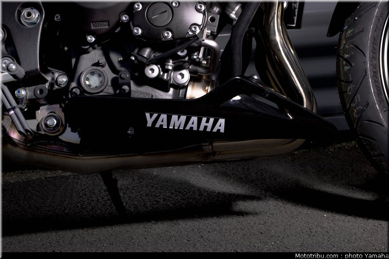 yamaha_fz8_red_line_2011_13