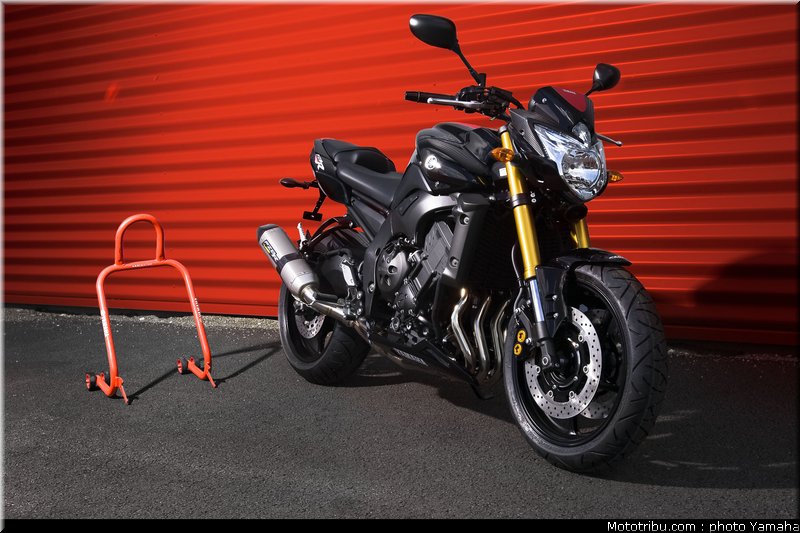yamaha_fz8_red_line_2011_14