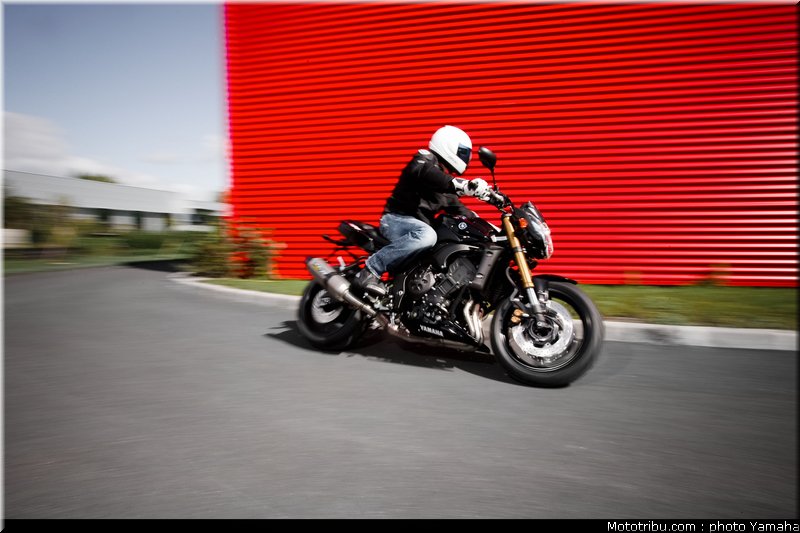yamaha_fz8_red_line_2011_15