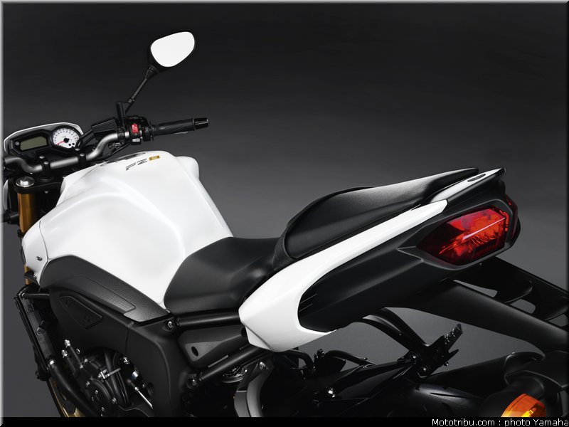 yamaha_fz8n_2011_040