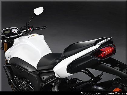 yamaha_fz8n_2011_050.jpg
