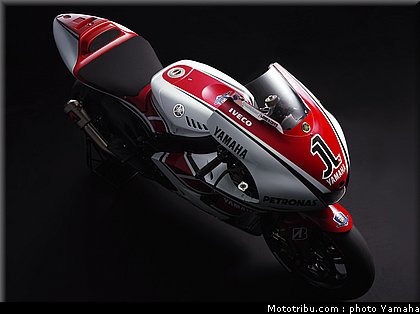 yamaha_2011_m1_50eme_anniversaire_3.jpg
