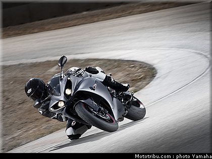 yamaha_r1_2012_001.jpg
