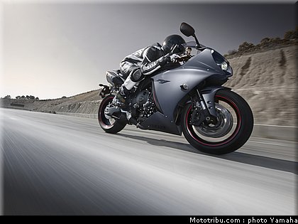 yamaha_r1_2012_002.jpg