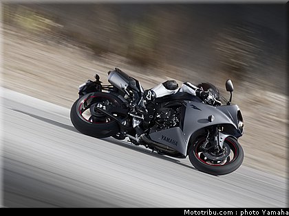 yamaha_r1_2012_003.jpg