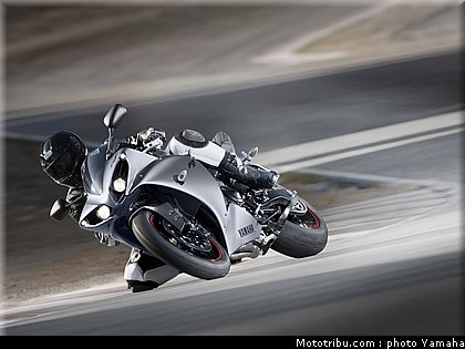 yamaha_r1_2012_004.jpg