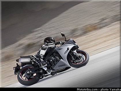 yamaha_r1_2012_005.jpg