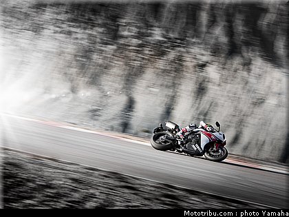 yamaha_r1_2012_011.jpg