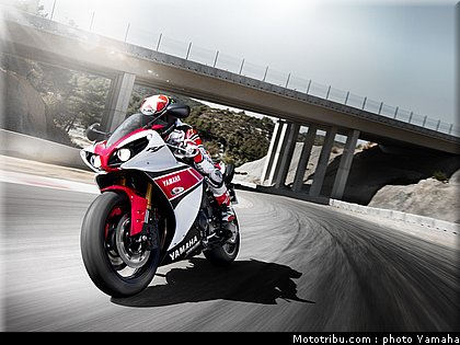 yamaha_r1_2012_012.jpg