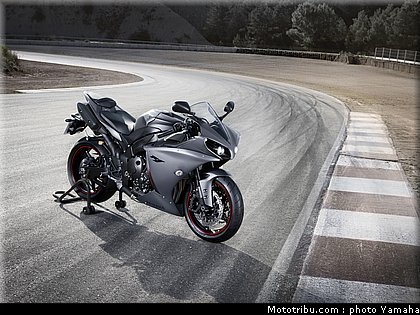 yamaha_r1_2012_016.jpg